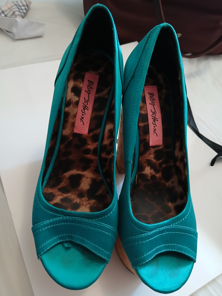 Betsey Johnson Blue Heels SIZE 7.5