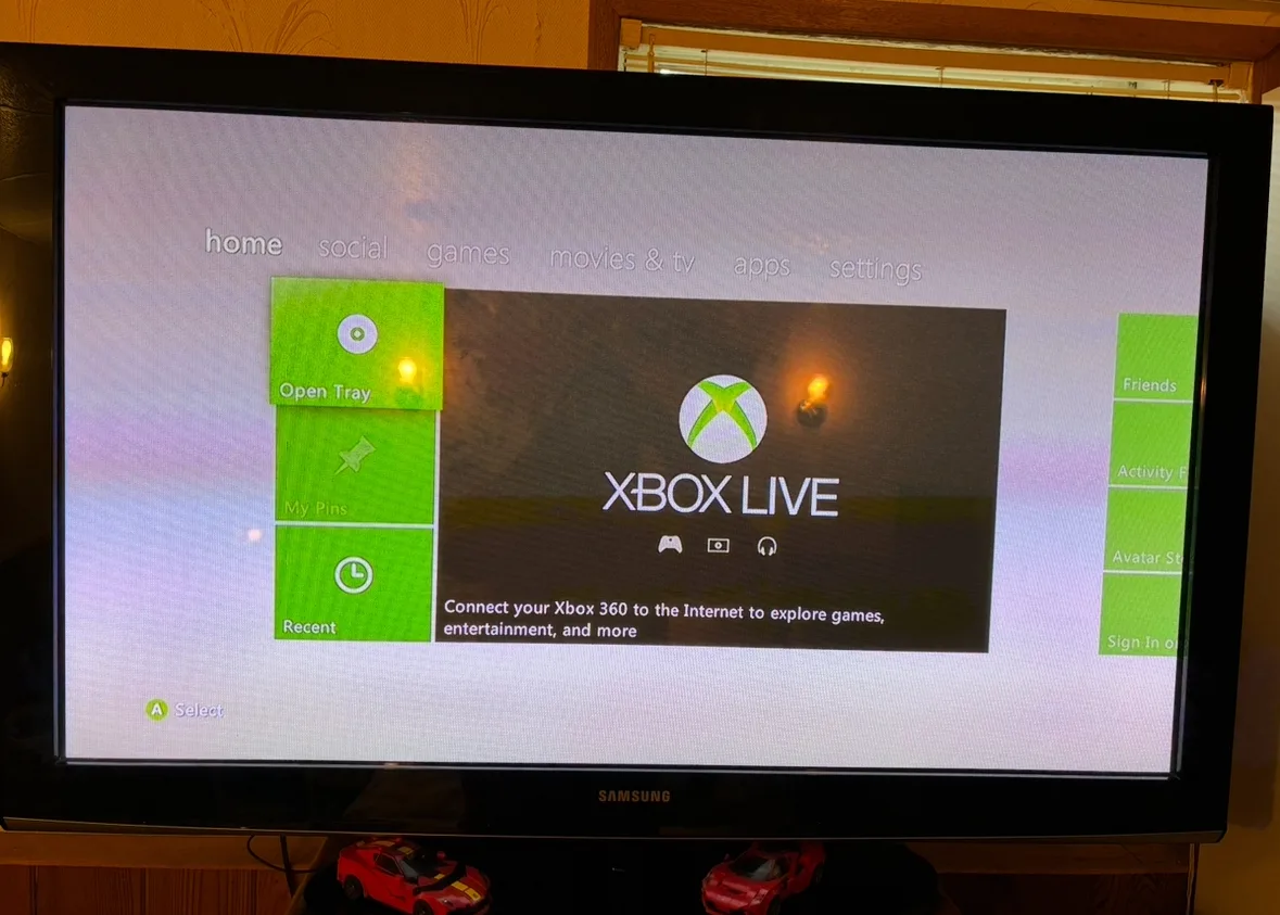 Xbox 360 Slim Lot image indicator(3)