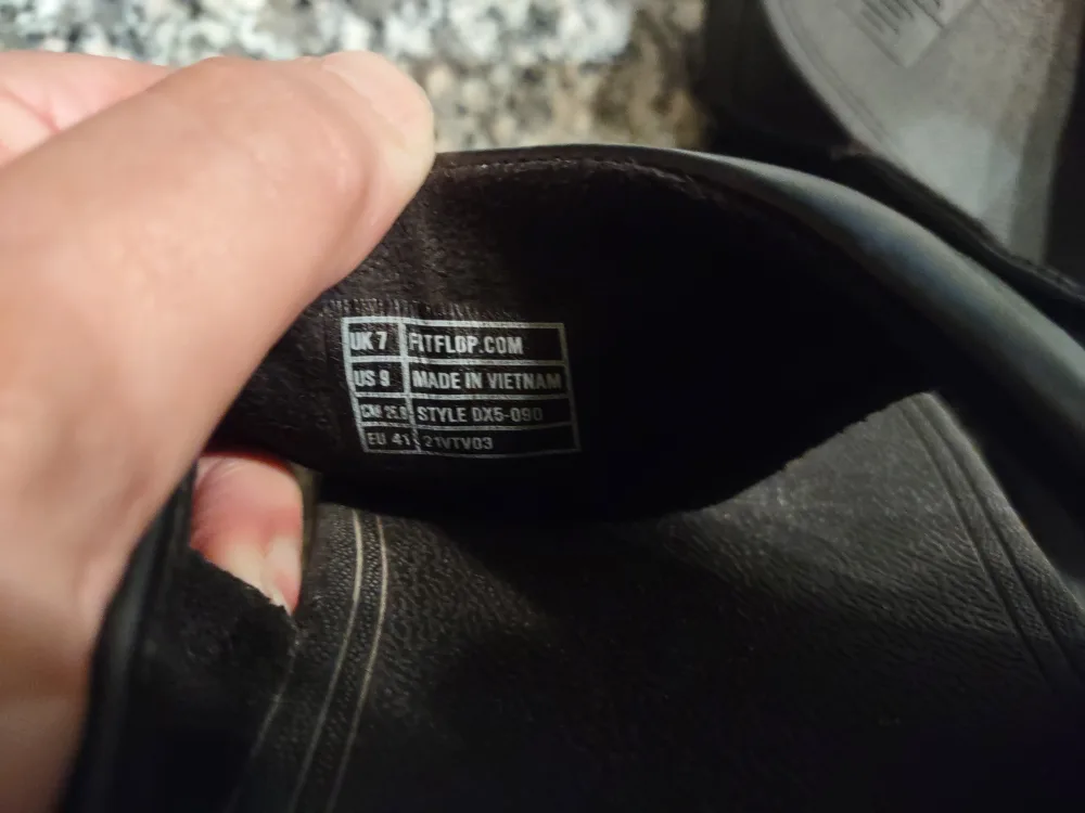 Fitflop Black Flip Flops - US 9 image indicator(2)