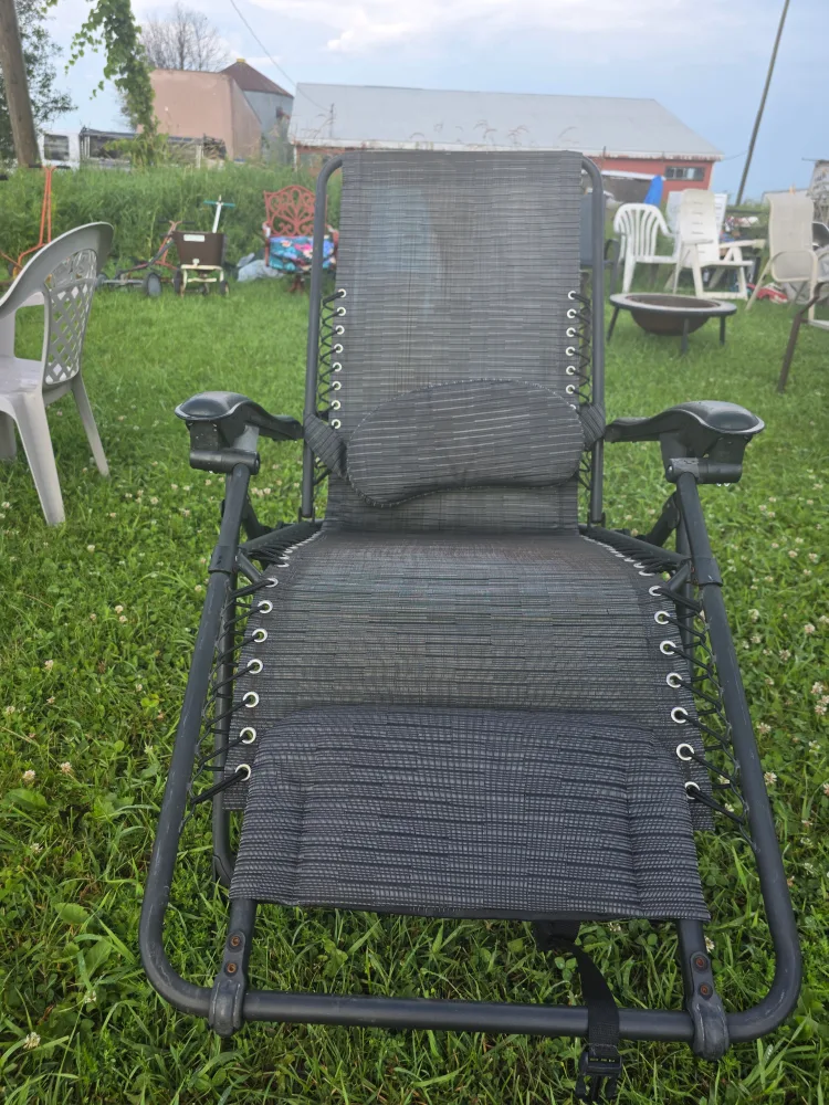 Zero Gravity Lounge Chair - Relax in Style! thumbnail