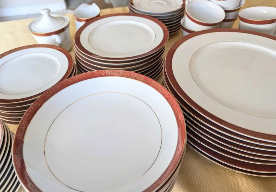 Chinaware Set ~ Crown Empire Fine China ~ Empress Pattern image indicator(4)