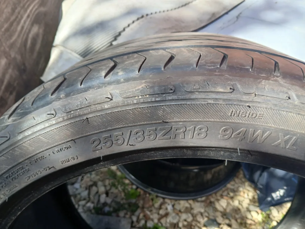 Centara Vanti HP Tire 255/35ZR18 image indicator(4)