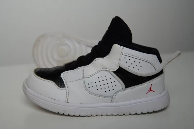 Jordan Lift Off Toddler Shoes - Black & White size 9C
