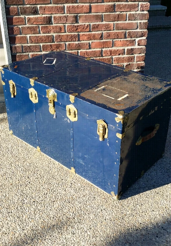☆☆☆ LARGE VINTAGE BLUE STEAMER TRUNK/CHEST!! ☆☆☆