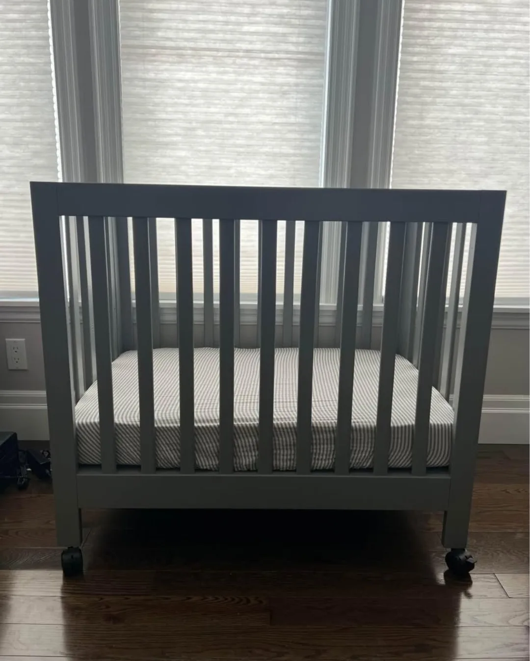 Babyletto Origami Mini Crib - Grey image indicator(3)