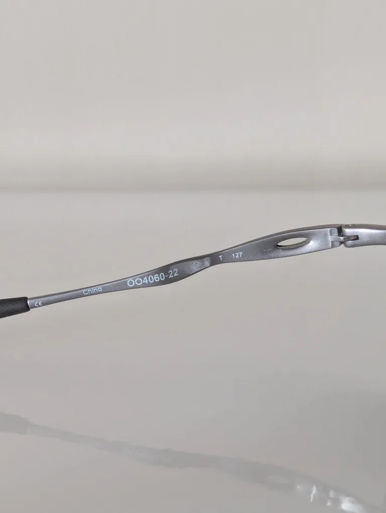 Oakley Sunglasses – Black with Polarized Lenses image indicator(5)