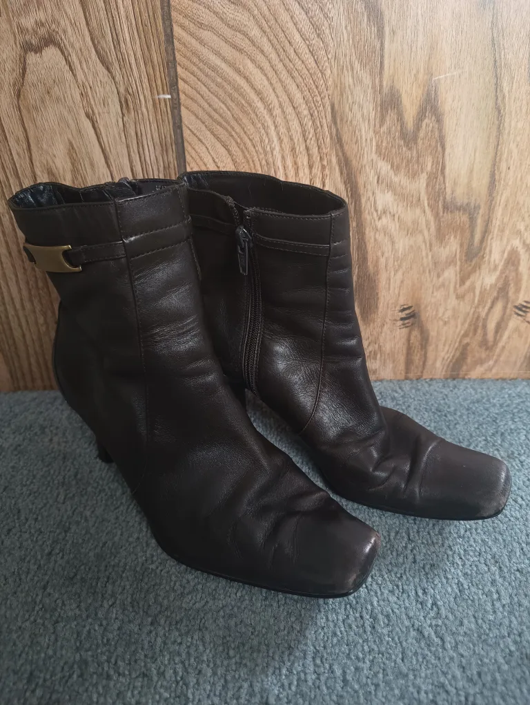 Karren Scott Brown Leather Ankle Boots, size 6 thumbnail