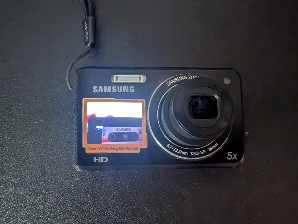 Samsung 5x Zoom Digital Camera thumbnail