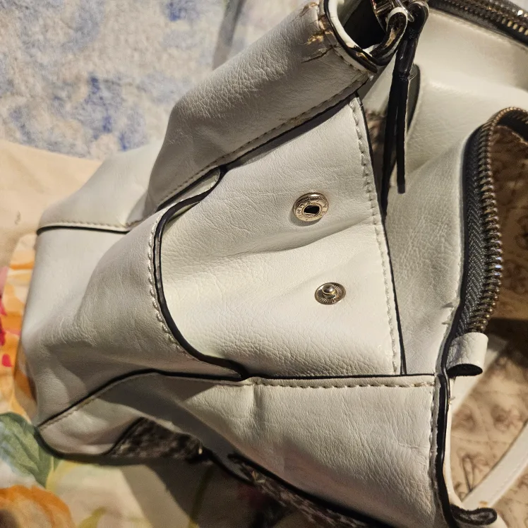 Guess Tote Bag snake printed.New image indicator(6)