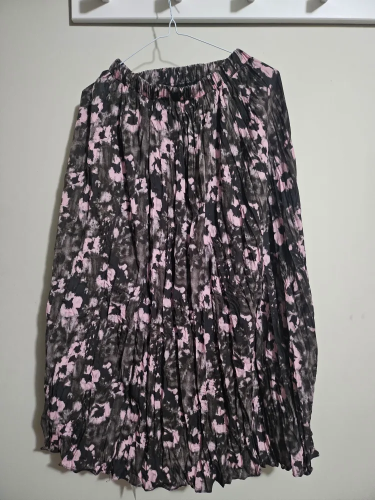 Floral Print Pleated Skirt 🇨🇦 thumbnail