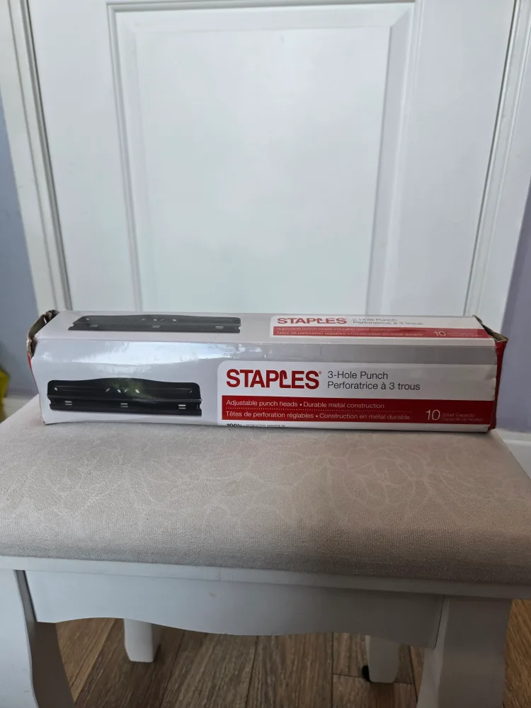 Staples 3-Hole Punch - Like New! thumbnail