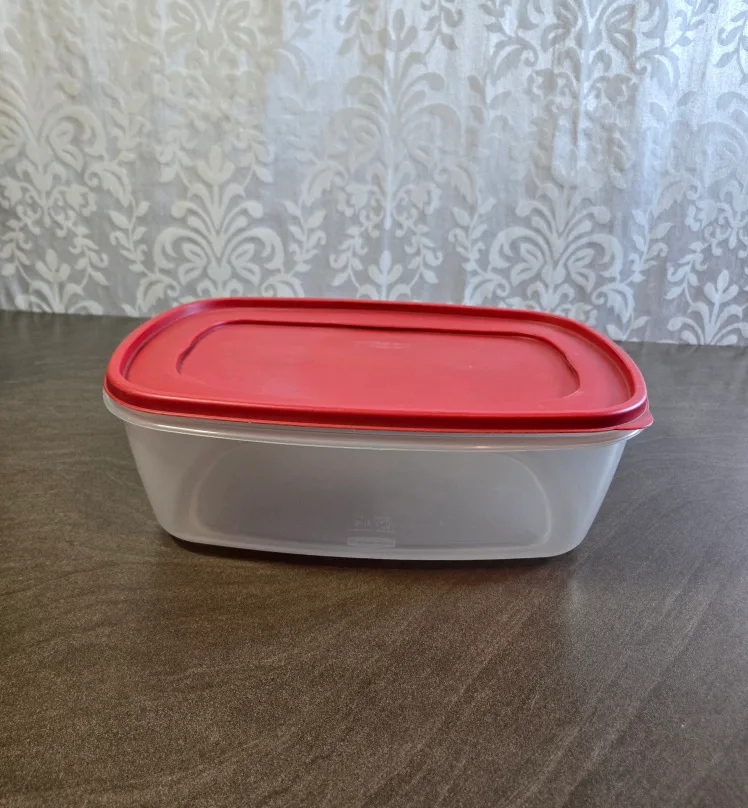 Rubbermaid 40 Cup Food Storage Container thumbnail