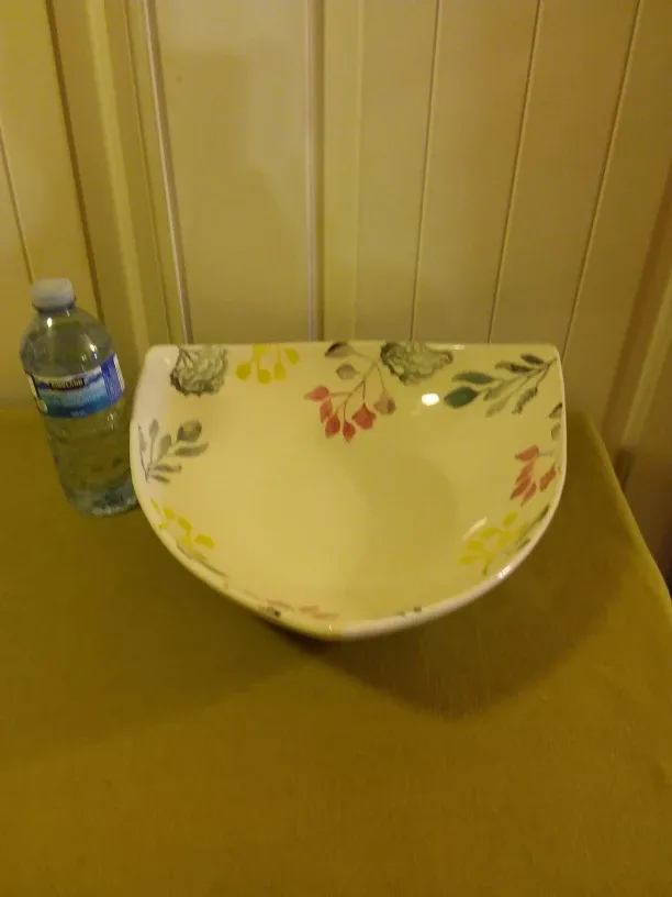 Farval Hand-Painted Serving Bowl 🥣 🇨🇦 thumbnail