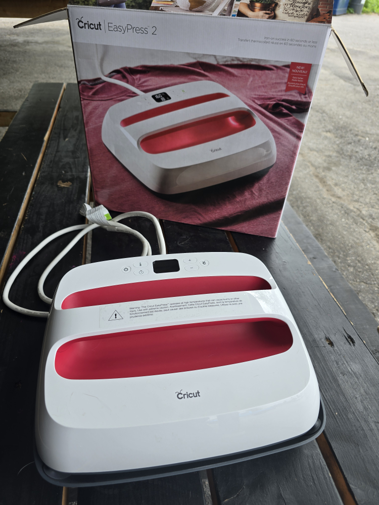 Cricut EasyPress 2 Heat Press with Box