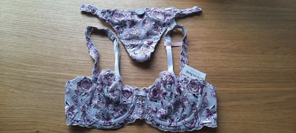 La Vie en Rose Bra & Thong Set - Size 34B & XS thumbnail