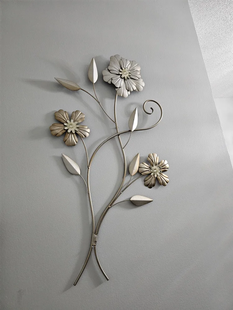 Metal Flower Wall Art thumbnail