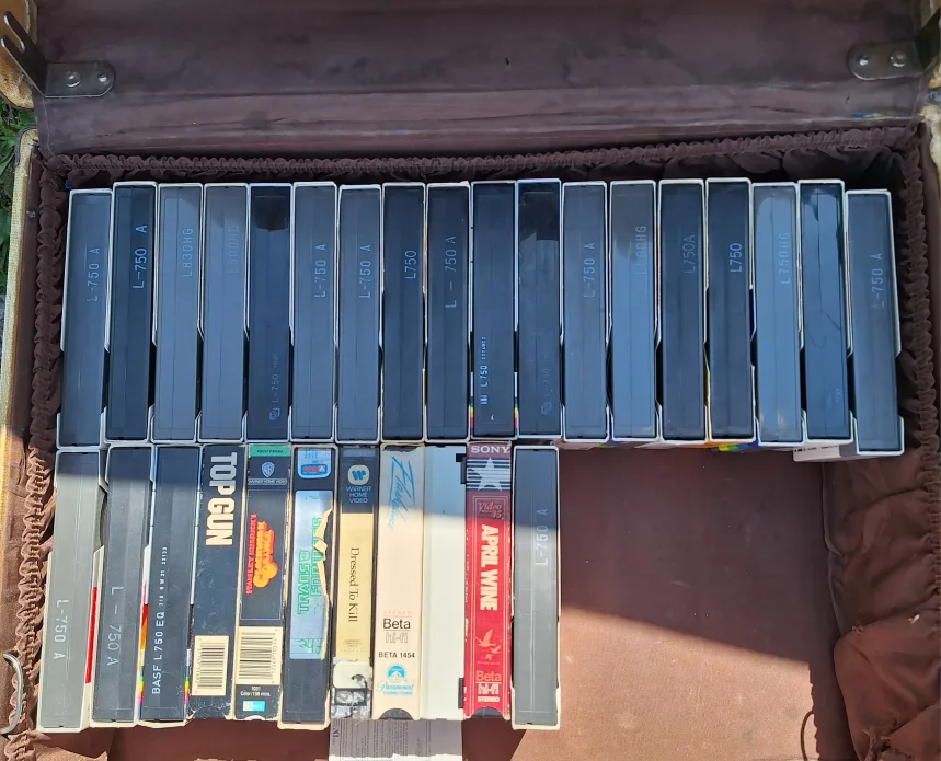 Vintage Betamax Tapes and Player 🇨🇦 (Kit Cat Club rescue) image indicator(2)