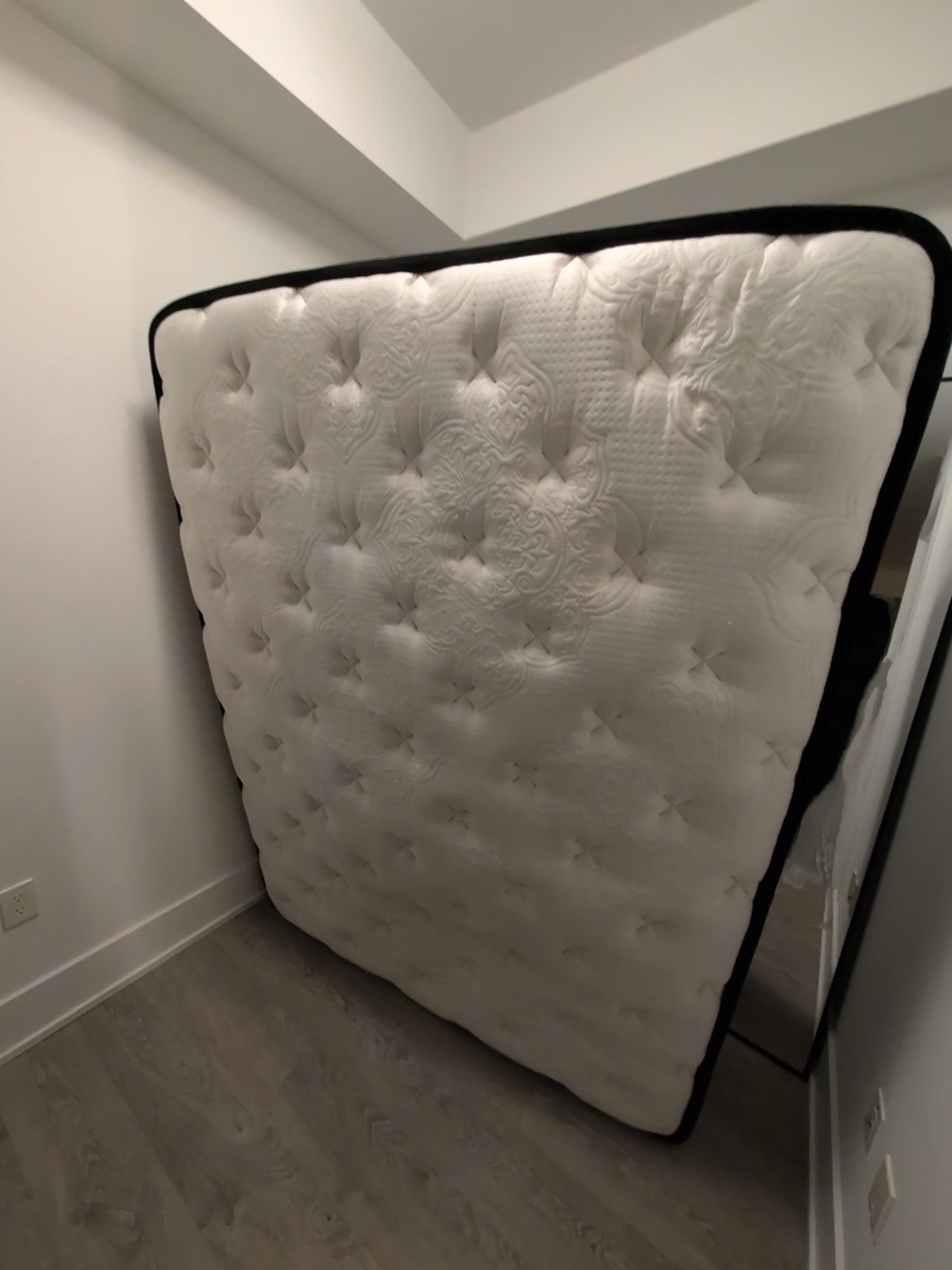 Luxury Plush Queen Kingsdown Mattress (Orig. $3000+)