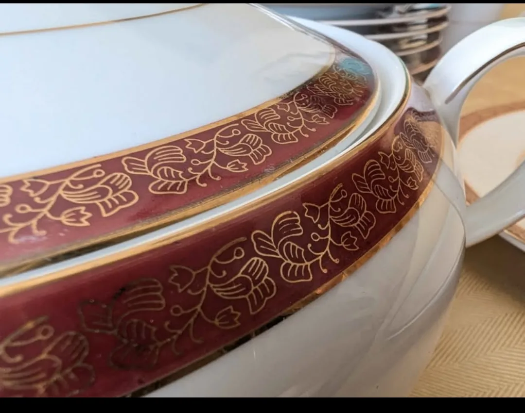 Chinaware Set ~ Crown Empire Fine China ~ Empress Pattern image indicator(8)