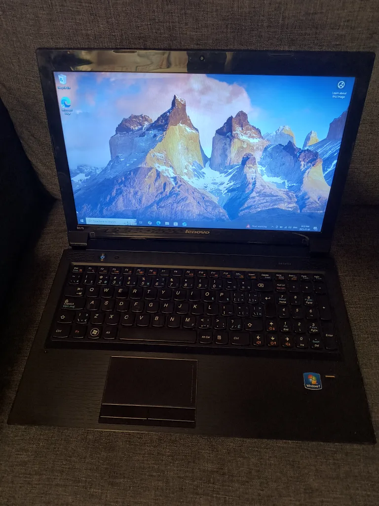 Lenovo 15" Laptop 8GB RAM Windows 10 thumbnail
