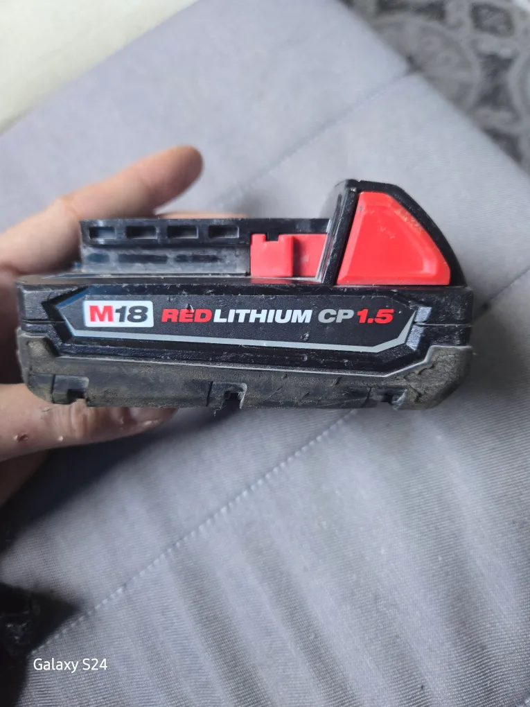 Milwaukee M12 Charger & M18 Battery Pack image indicator(4)