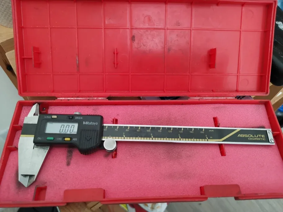 Mitutoyo Absolute Digimatic Caliper CD-6"CS thumbnail