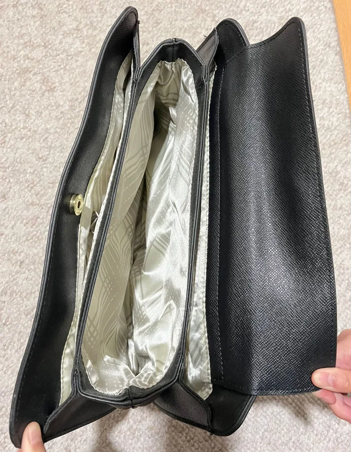 London Fog Black Handbag - Like New! image indicator(2)