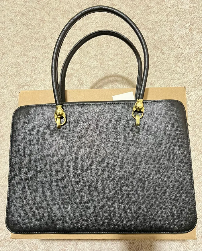 London Fog Black Handbag - Like New! image indicator(3)