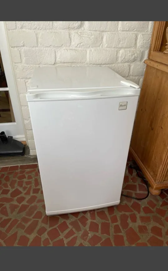 (Free Delivery) Avanti White Compact Freezer thumbnail