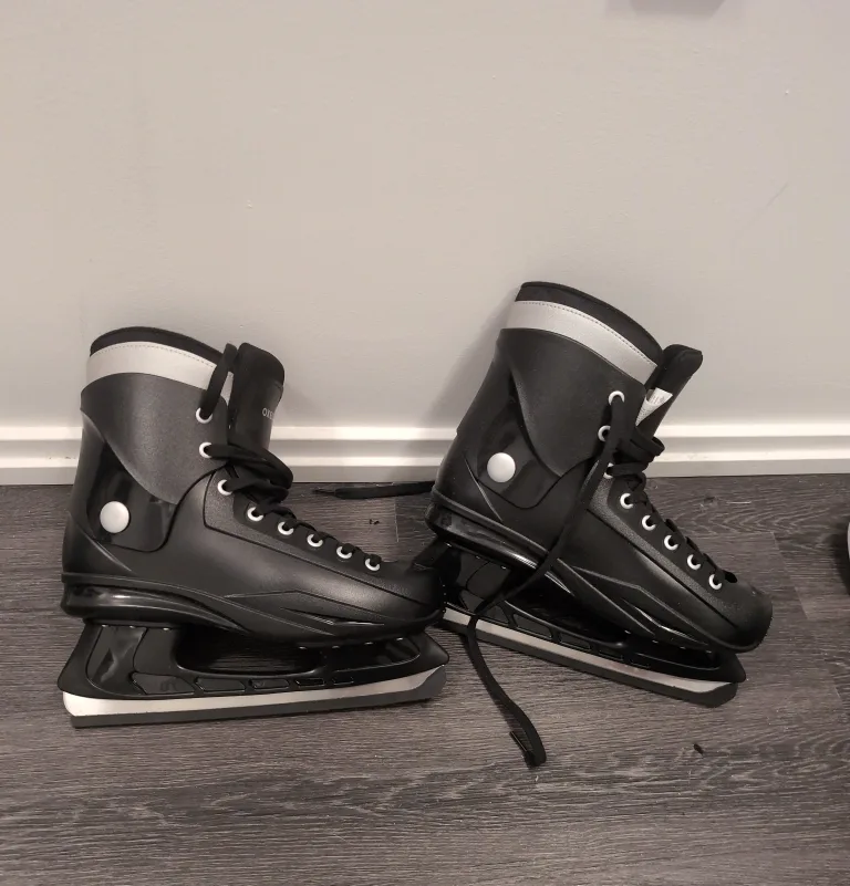 Black Decathlon Ice Skates - US 9.5 thumbnail