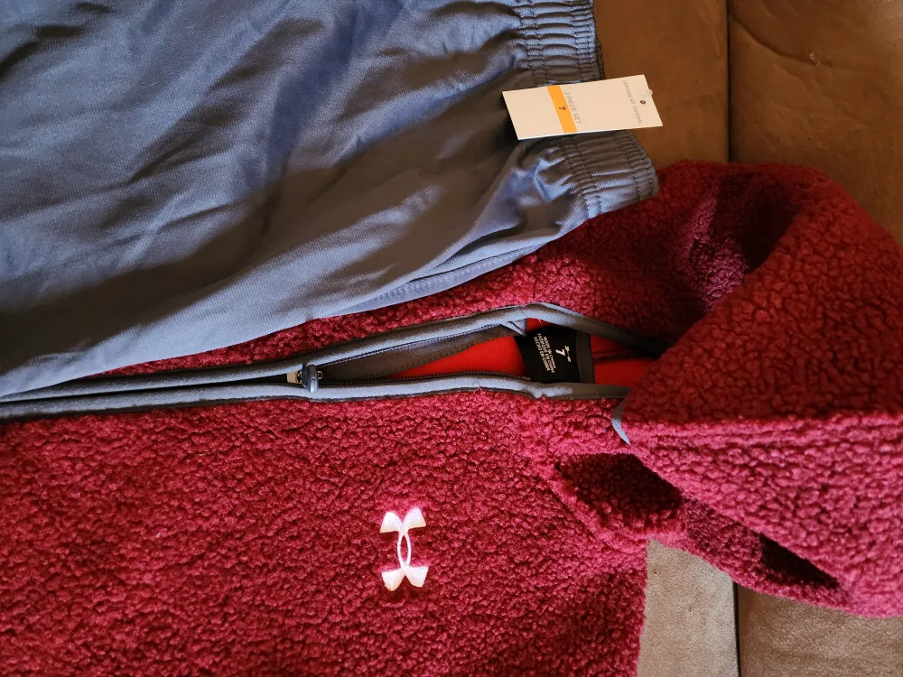 Under Armour 2-Piece Set, Size 7, Cardinal image indicator(4)