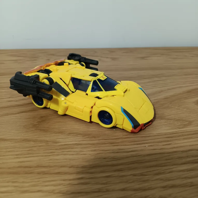 Transformers Legacy Evolution Deluxe Class Bumblebee thumbnail