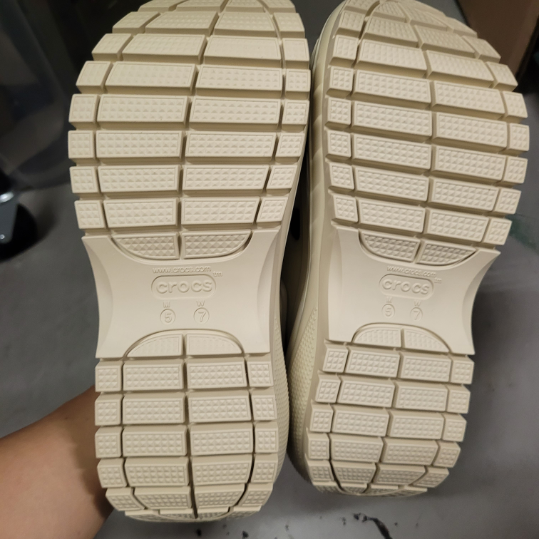 Crocs Mega Crush Platform Sandals Size 7 - photo 4