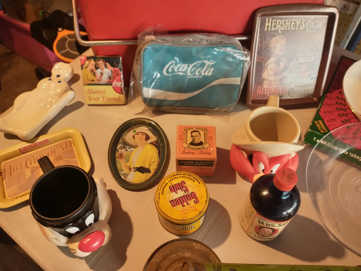 Vintage Coca-Cola Cooler & Collectibles image indicator(4)