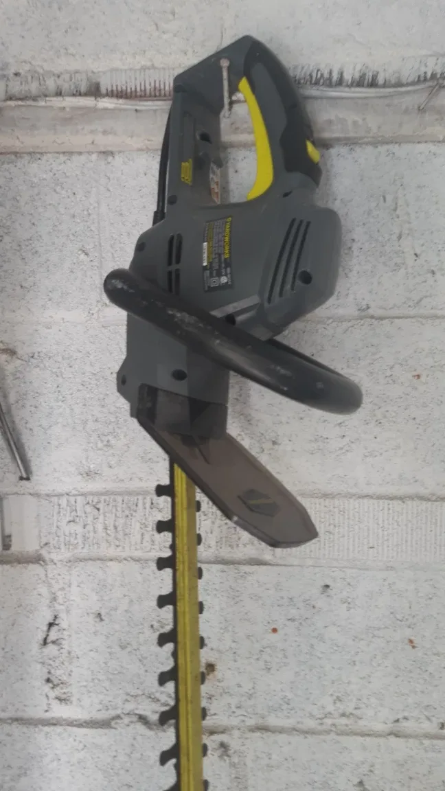 Yardworks Hedge Trimmer thumbnail