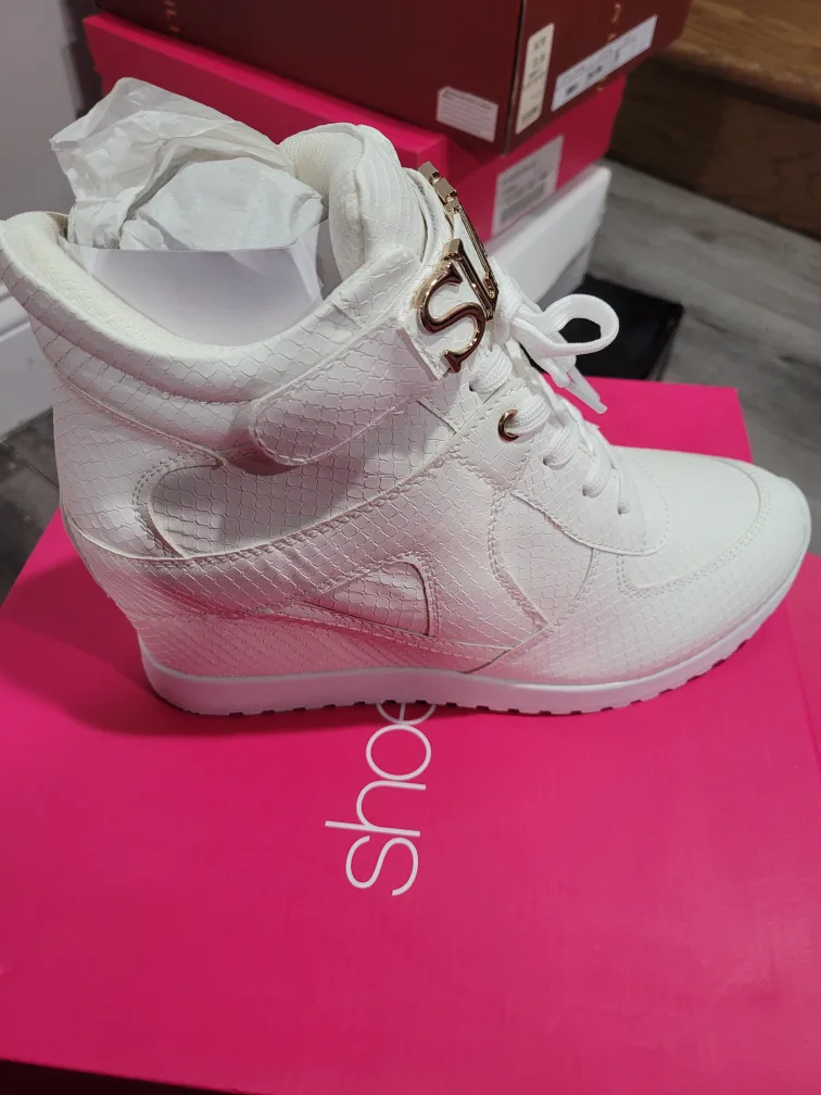ShoeDazzle Katerina White Sneakers Size 9 - New thumbnail