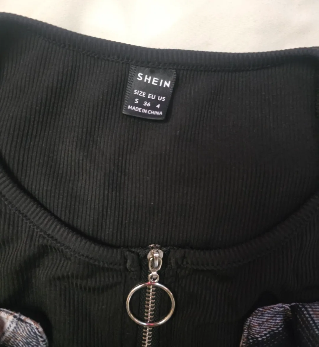 SHEIN Plaid Top with Black Tank attached image indicator(4)