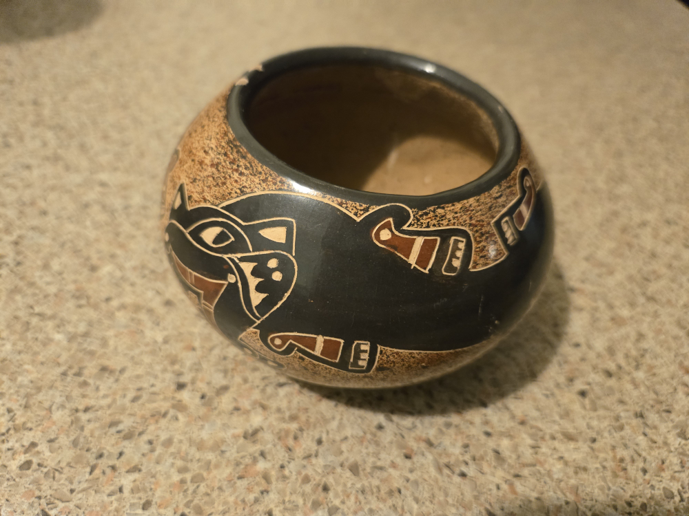 Handcrafted Pottery Bowl with Cat Design, some wear - photo 2