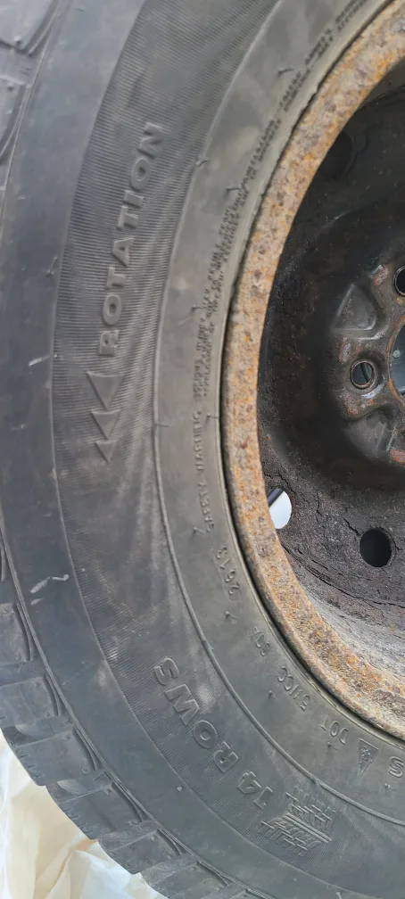 4 Barely used winter tires for sale! image indicator(8)