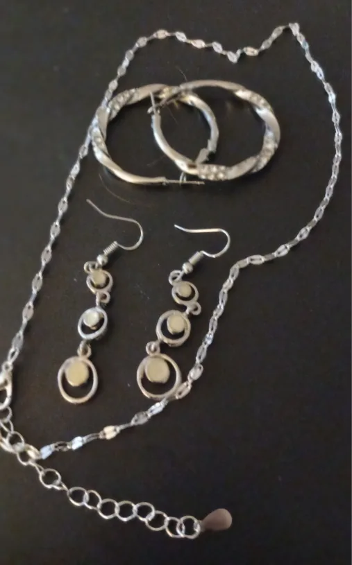 Silver Tone Necklace and Earring Set thumbnail
