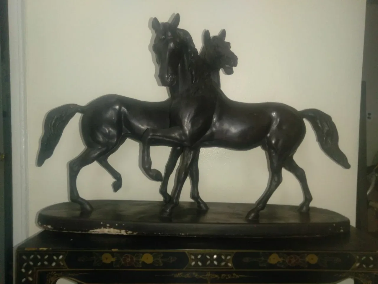 Austin Prod 1975 two horses statues image indicator(2)