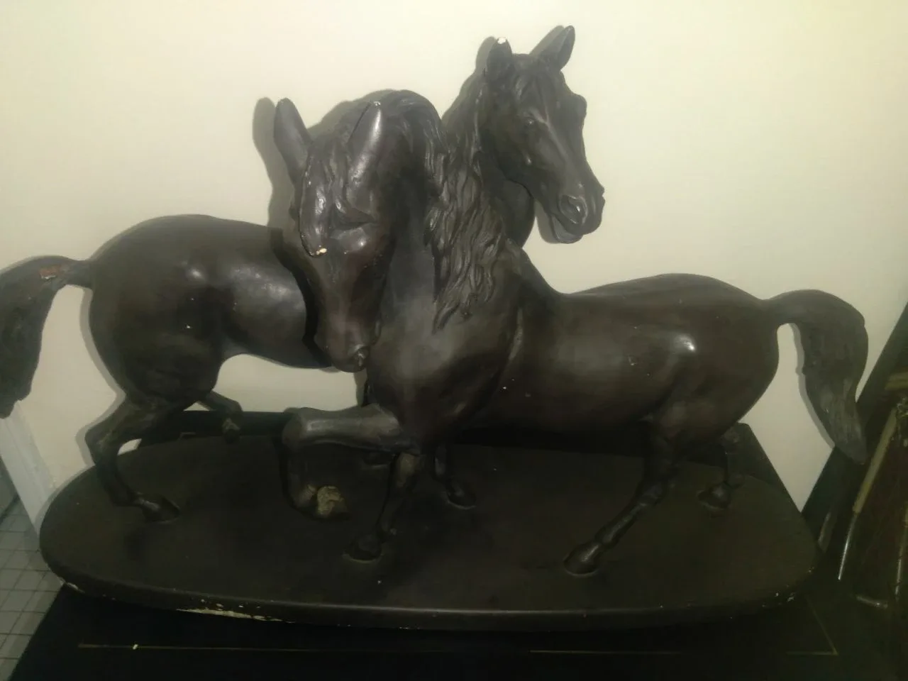 Austin Prod 1975 two horses statues image indicator(4)