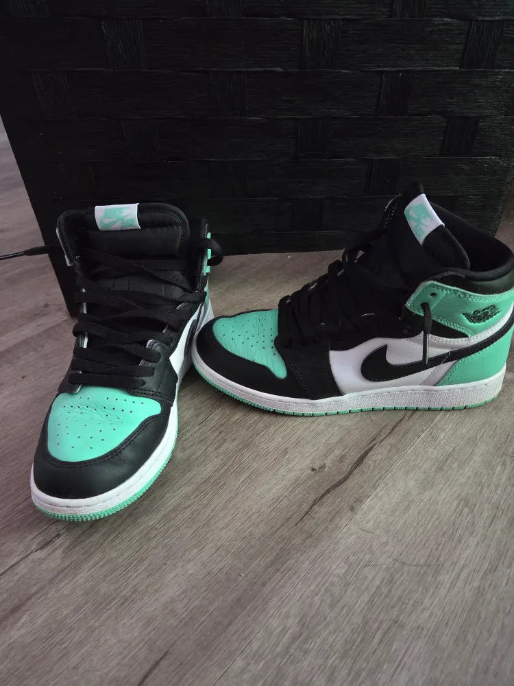 Nike Air Jordan 1 High Seafoam thumbnail