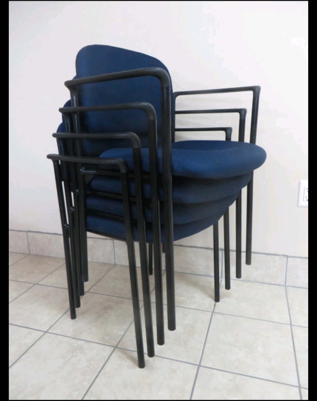 Set of 4 Stacking Chairs - photo 2