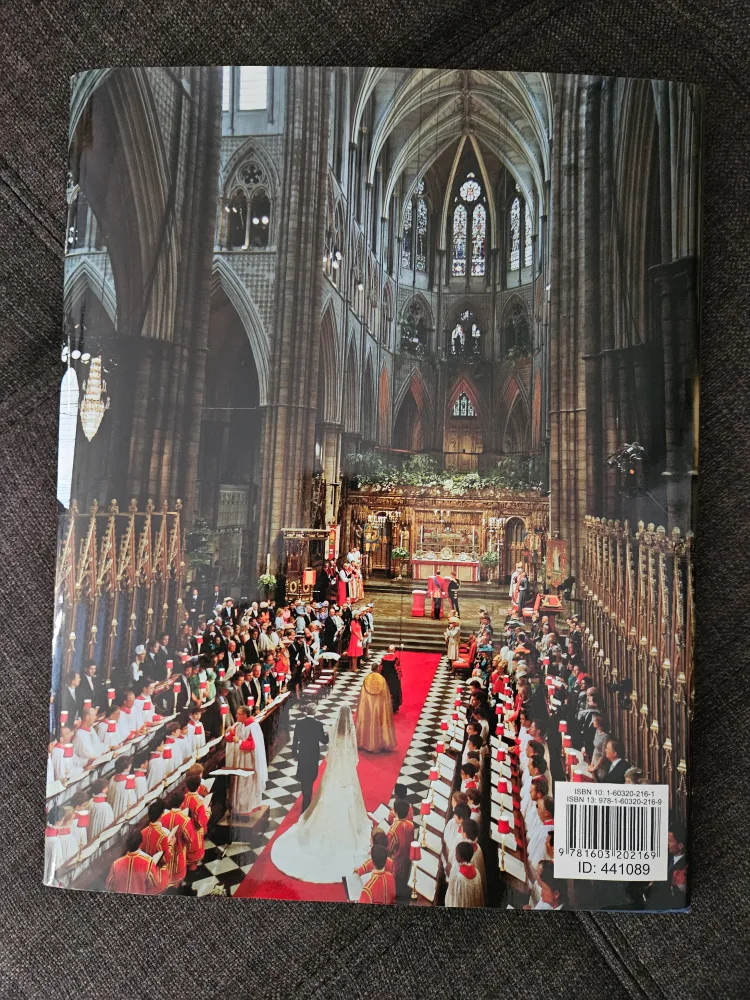 LIFE Royal Wedding Prince William & Kate Middleton Book MINT image indicator(6)