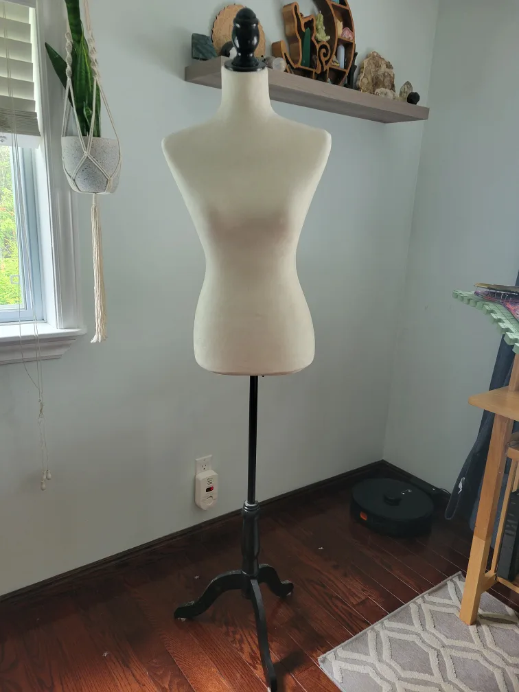 Seamstress dress form/bust thumbnail