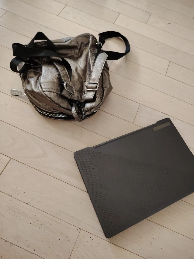 BB Silver Backpack image indicator(6)