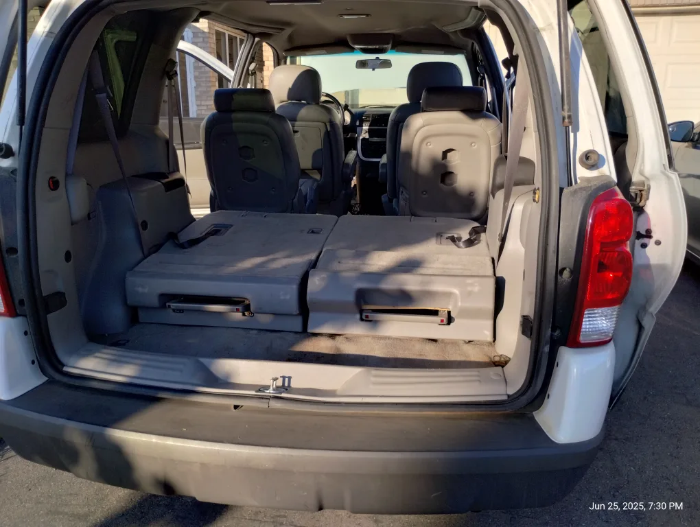 2007 Pontiac Montana SV6 Minivan image indicator(8)