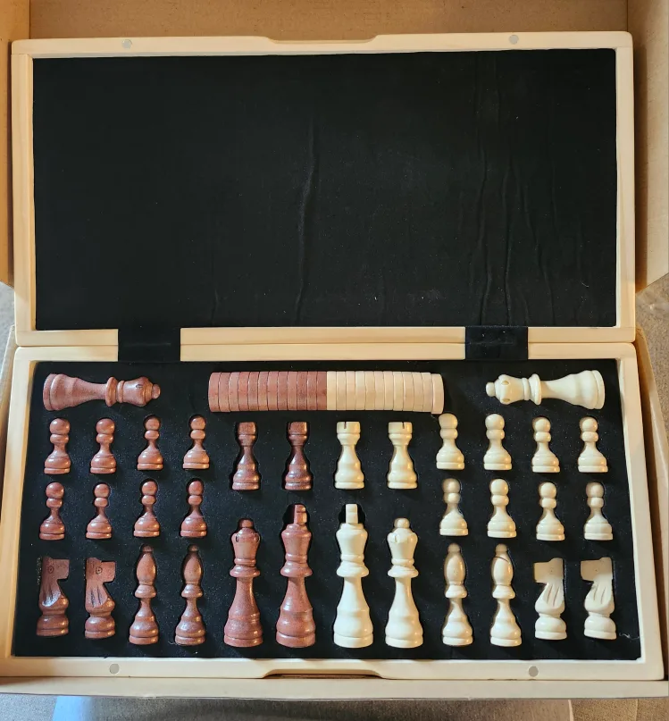 Wooden Chess Set with Board/Case 🇨🇦 thumbnail
