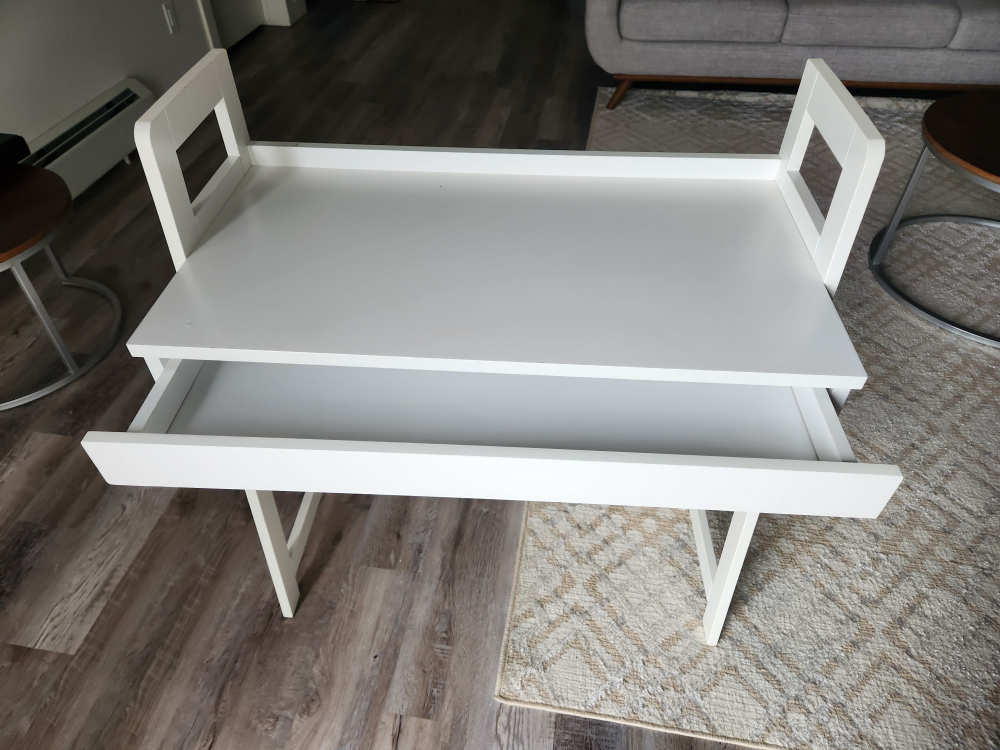 White desk with Drawer